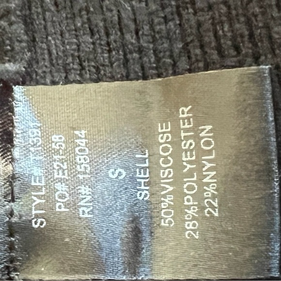 Lina B Neck Sweater. - Picture 4 of 5